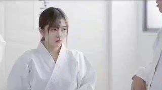 極品顏值女神騷貨米拉，嬌小身材騷的很，非常耐操開檔黑絲情趣椅，大屌爆插無毛小穴，高潮多次噴水 ，中場休息振動棒自慰