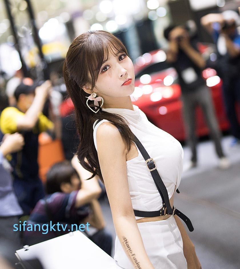 【2023-09-07】下班后在门口摇尾巴.m4v