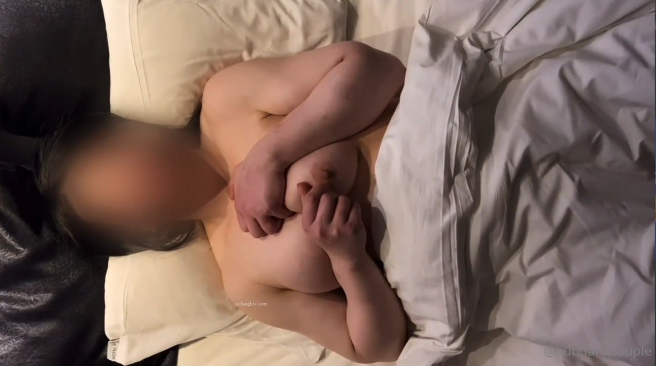 勾引表弟【樱桃小丸子】，豪华别墅，池中大战，嬉戏鸳鸯炮，‘亲表弟哦，亲表弟，弟弟等不及了，他那里硬邦邦啦’,乱伦刺激！